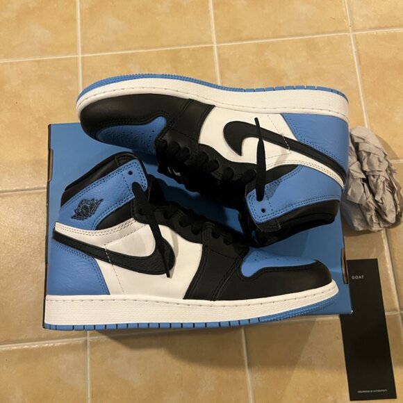 AIR JORDAN 1 RETRO HIGH OG UNIVERSITY BLUE - Picture 1 of 5